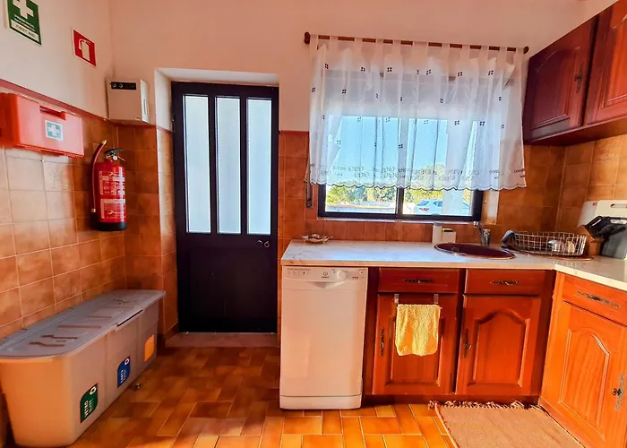 Дом отдыха Casa Dos Pomares *